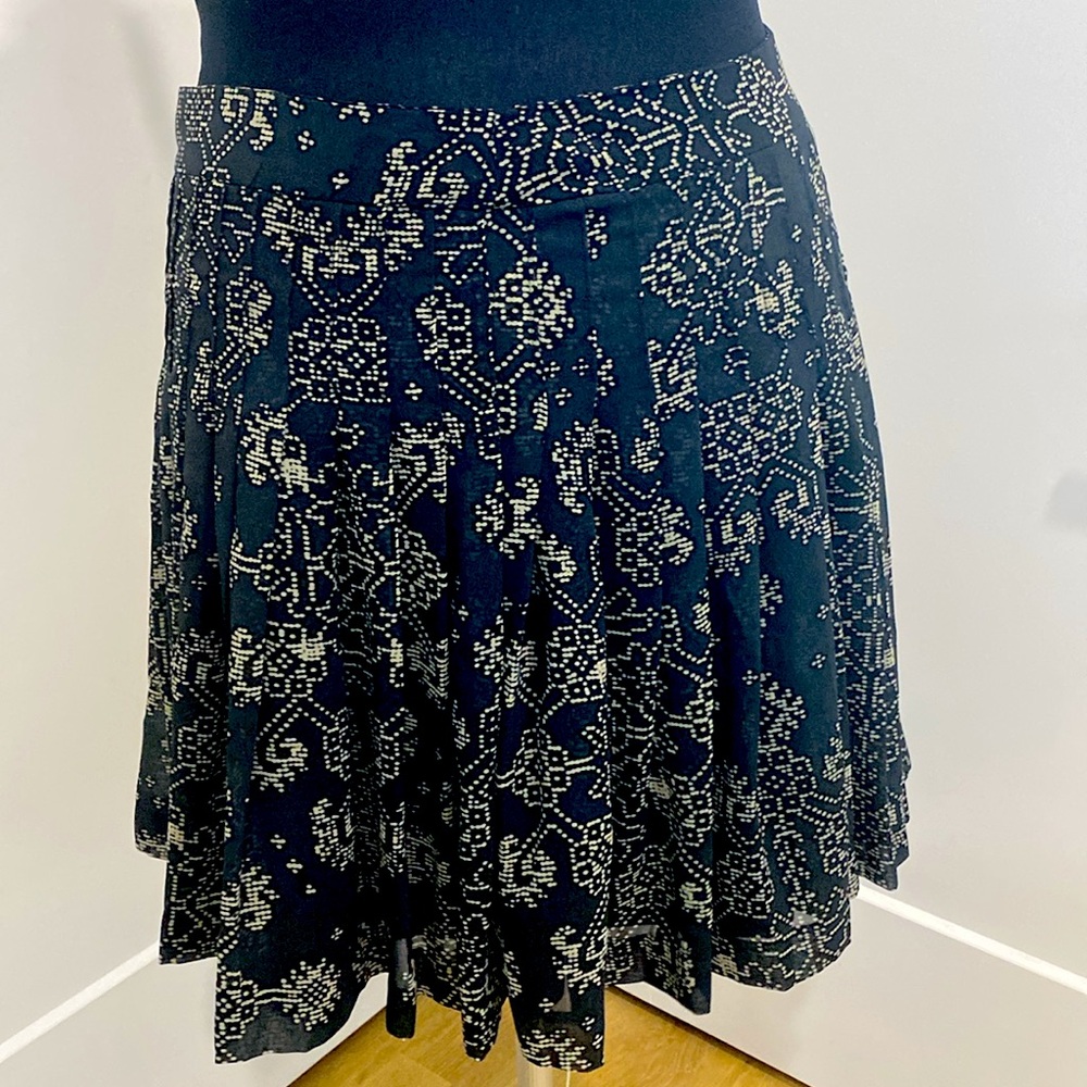 Gap Pleated Skirt Gray Chiffon like, Lined  Lightweight Casual | Size 12